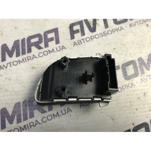 Кнопка багатофункціональна права Kia Ceed 2010-2012 967201H200